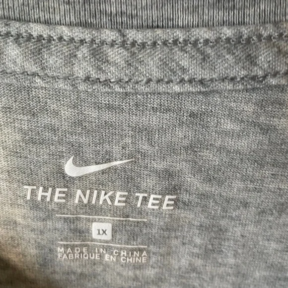 Nike Women's Size 1X ( Oversized ) Heather Gray Tee with Black Outline Logo - Picture 2 of 5